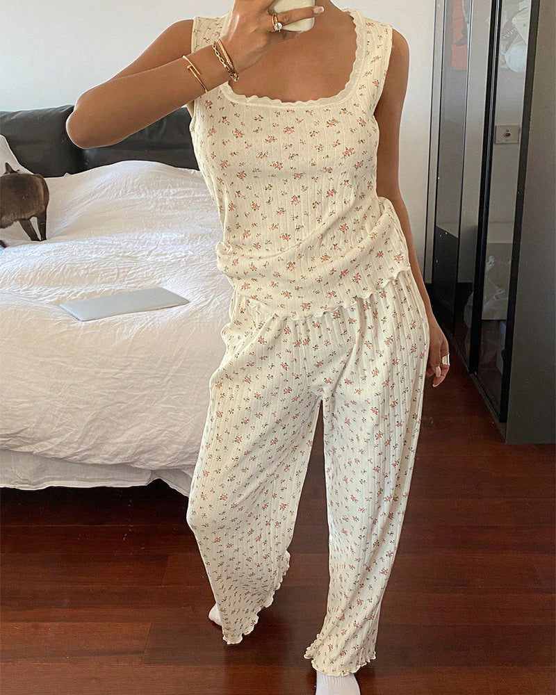 Willluxe® DreamWear – White Floral Short-Sleeve Pajama Set with Long Pants🤍