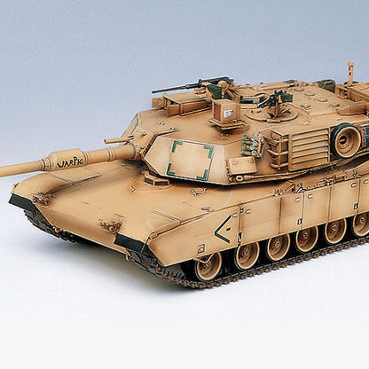 13202 1/35 M1A1 Abrams Iraq 2003 Plastic Model Kit with Australian Decals