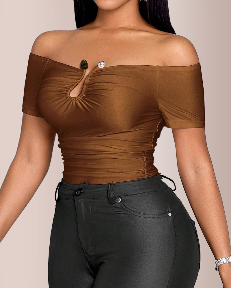 Willluxe® Off-Shoulder Metal Hardware Ruched Slim Fit T-Shirt