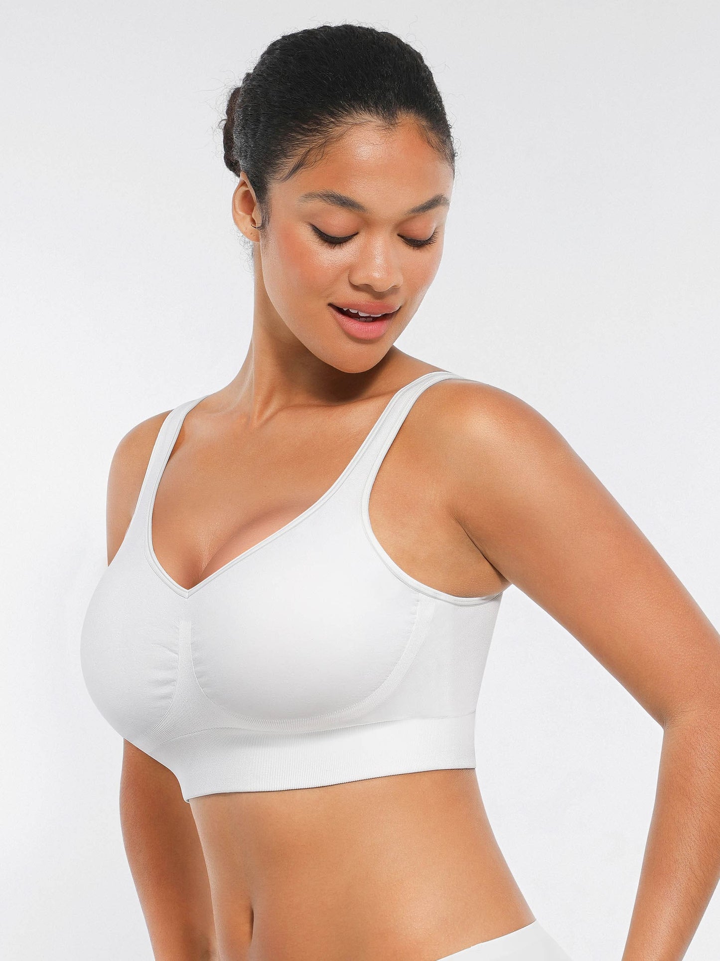 Willluxe Seamless Comfort Bra with Smoothing Support and Adjustable Straps