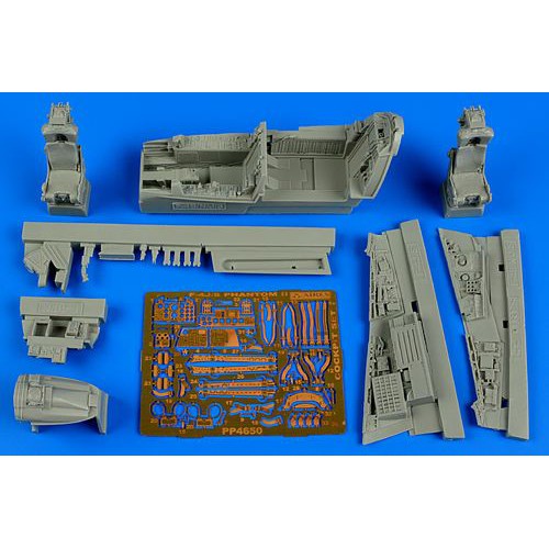 12323 1/48 USN F4J VF102 Diamondbacks Plastic Model Kit